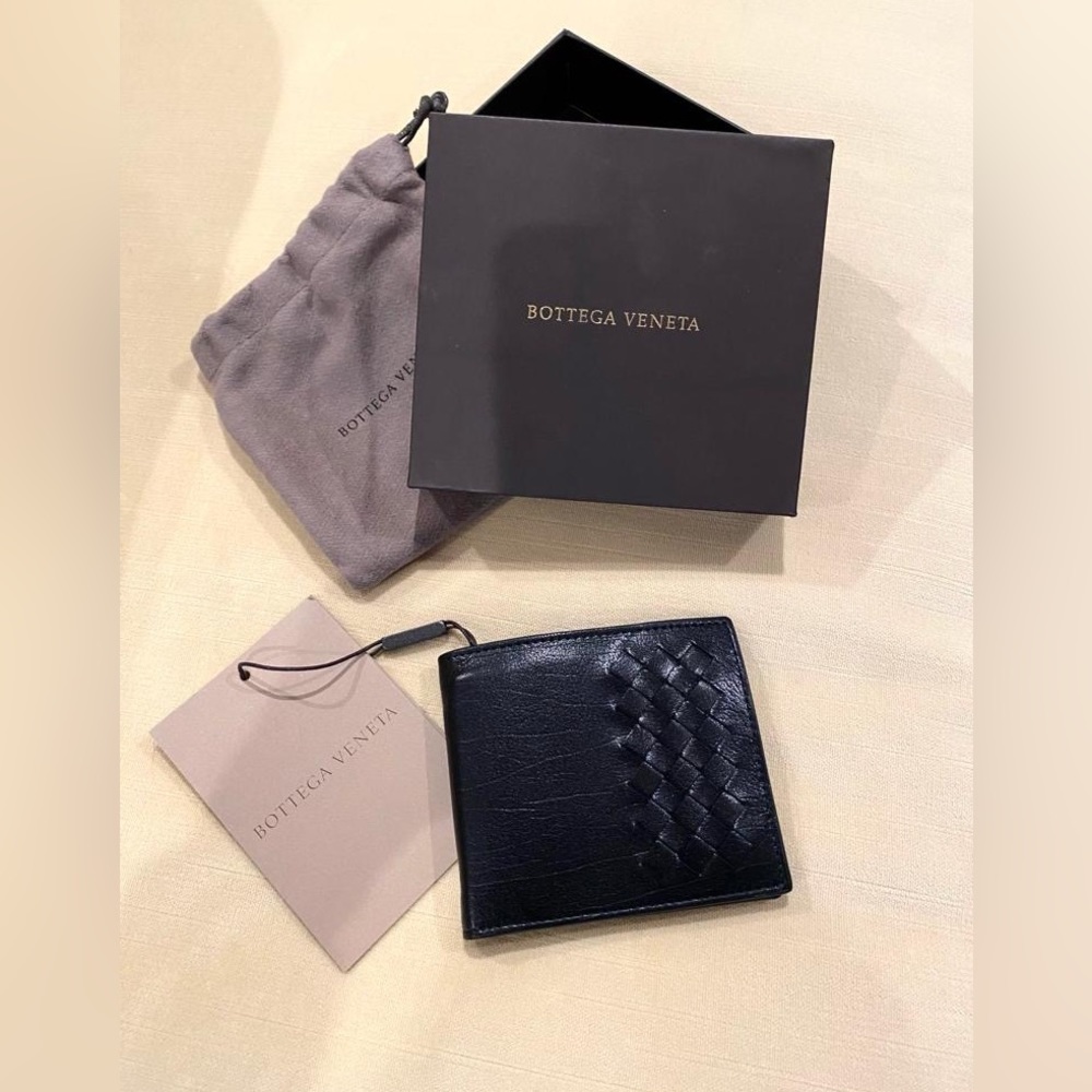 Bottega Beneta black leather wallet.